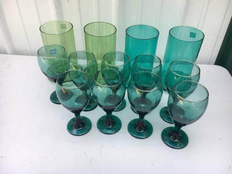 lot 44 image: 9 - Wine Glasses and 4 Hurricane Vase