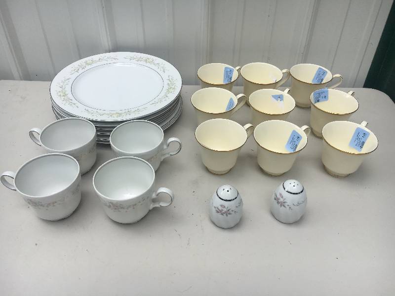 lot 51 image: Vintage Tableware