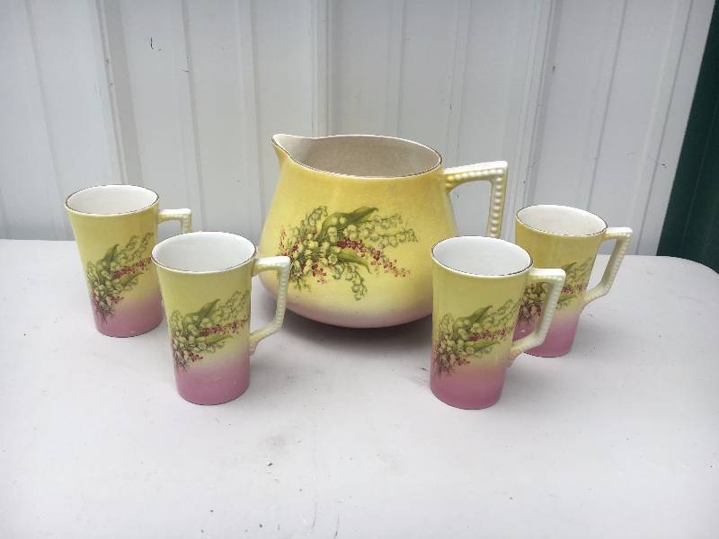 lot 53 image: Vintage Drinkware