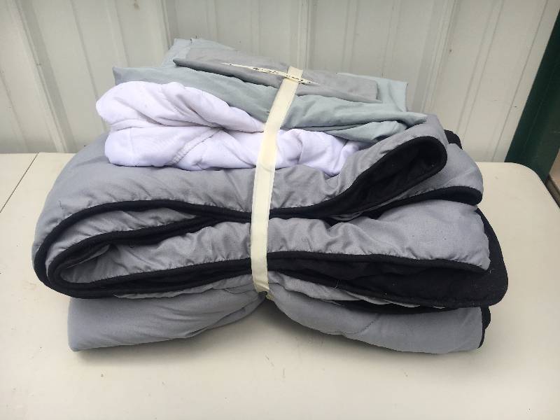 lot 58 image: College Dorm Bed Comforter Set