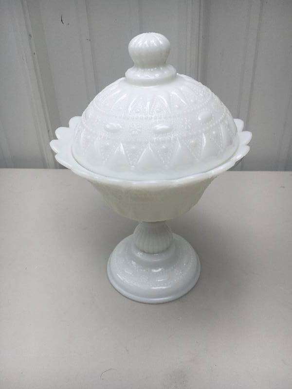 lot 59 image: Vintage Candy Jar
