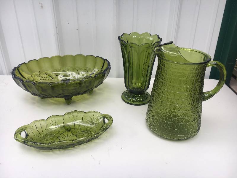 lot 60 image: Vintage Green Depression Glass