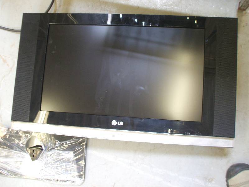 FLAT SCREEN TV
