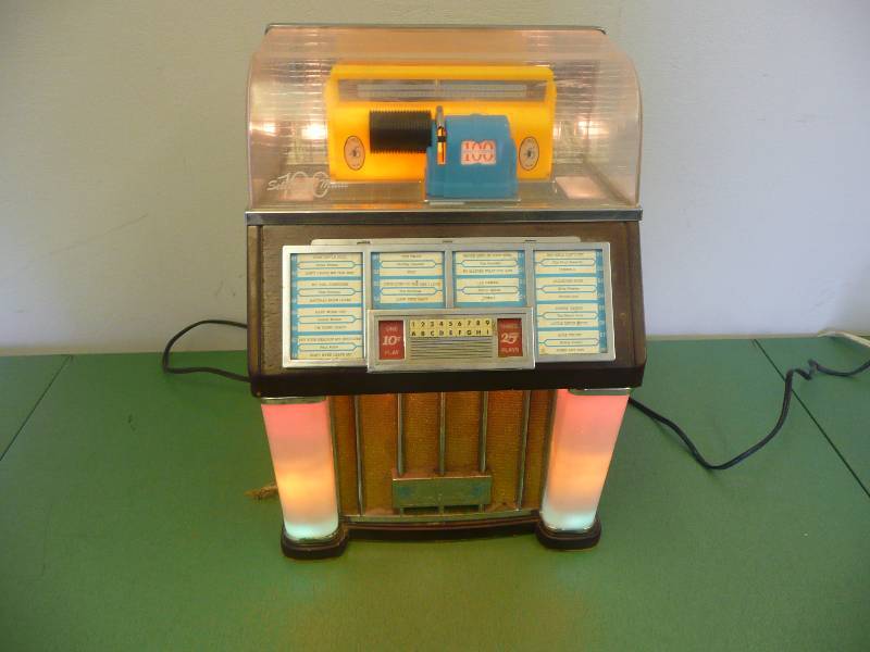 lot 21 image: Vintage Jukebox Lighted RadioTape Player - Everything Appears To Work - Very Cool - See Pictures