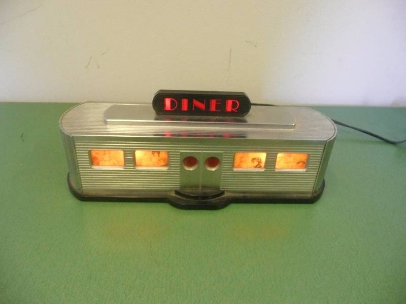 lot 22 image: 1988 Lighted Diner FM Stereo Radio In Good Shape - Works - Very Cool - See Pictures