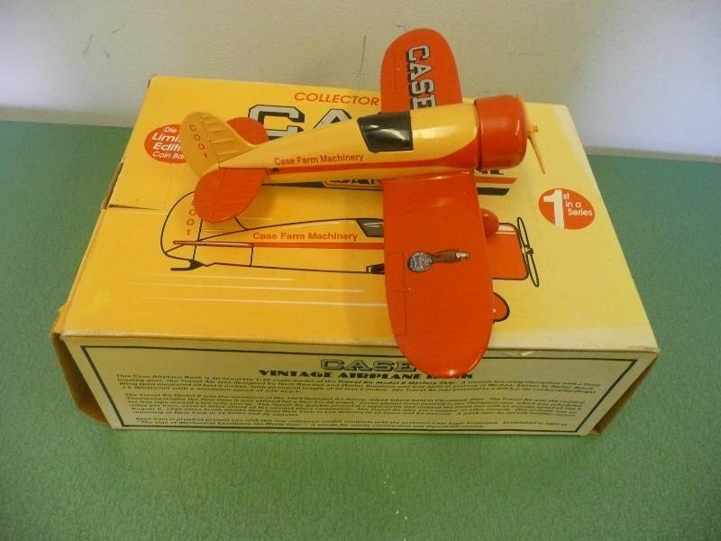 lot 28 image: COLLECTORS SERIES CASE VINTAGE AIRPLANE BANK - DIE CAST - 1ST IN A SERIES - SPEC CAST 1992 - SEE PICTURES