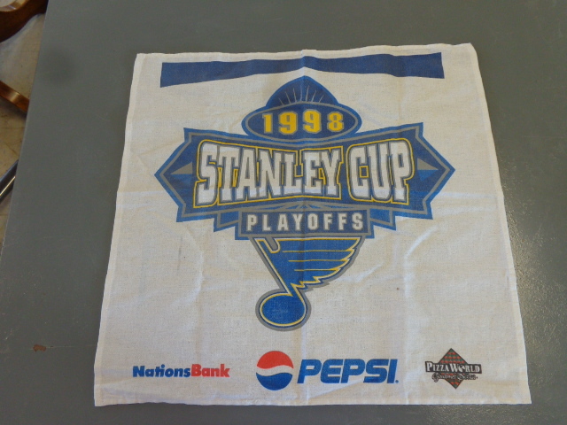 lot 50 image: St. Louis Blues Playoff  and Twins Hankies
