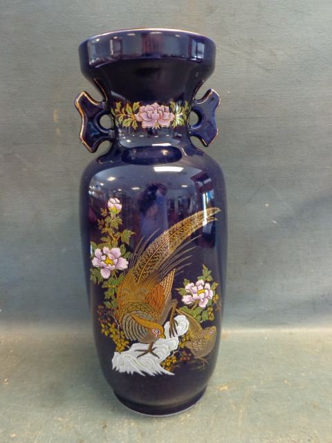 lot 60 image: Decorative Vase