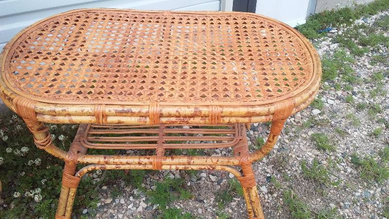 lot 131 image: 3 wicker pieces - Chair table & planter - ORNATE