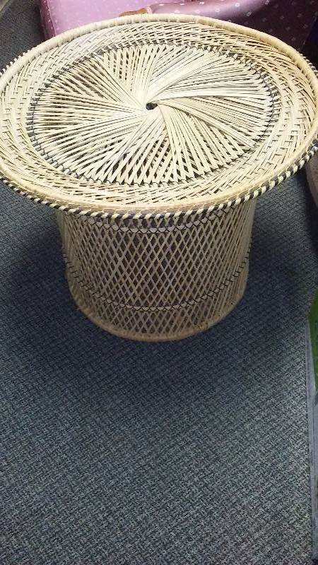 lot 63 image: Ornate wood Love seat and wicker accent table