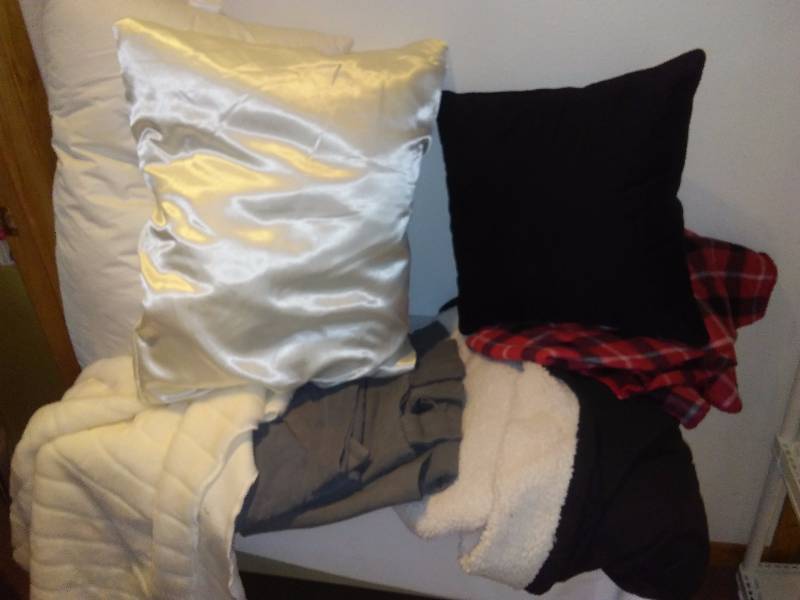 lot 53 image: Comfy lot New pillows, throws (3) super soft, Gray Tab Panel drapes