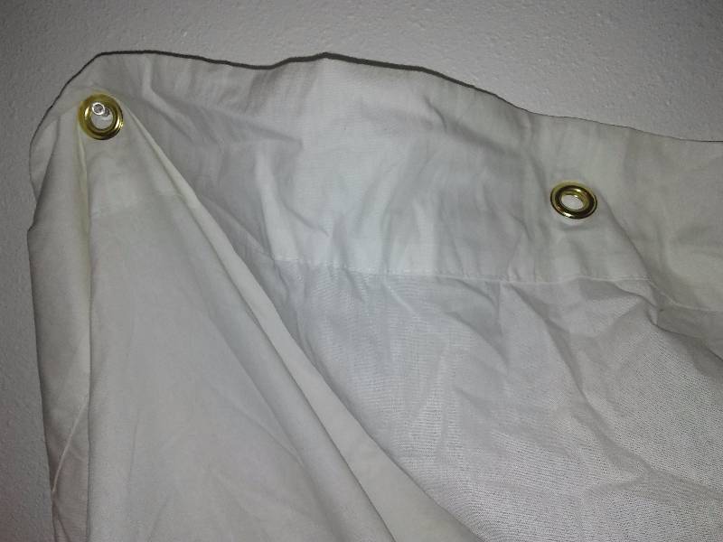 lot 55 image: White Muslin back drop