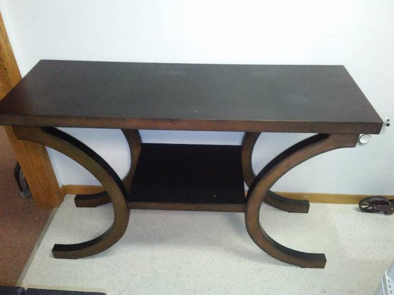 lot 70 image: Sofa Table occasional or entry way table,