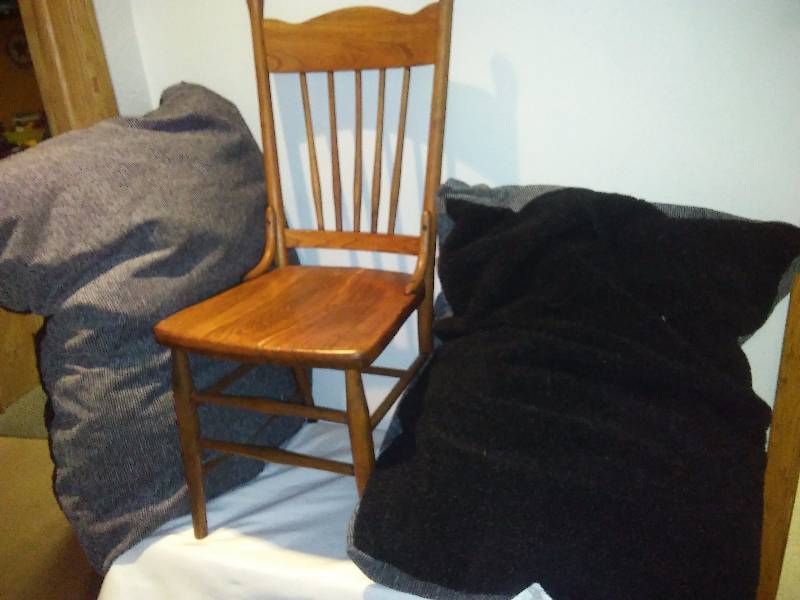 lot 74 image: Extra Large Oversized Pillows (2) and Vintage  Chair