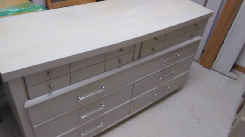 lot 13 image: Matched Vintage Bedroom Set