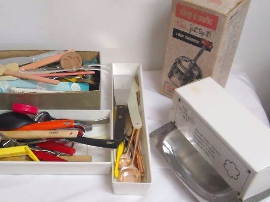 lot 3 image: Vintage Popeil Chop-O-Matic, Pampered Chef Bread Tube and kitchen Gadget Variety