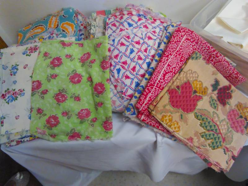 lot 4 image: Fabric Remnants, Several yards