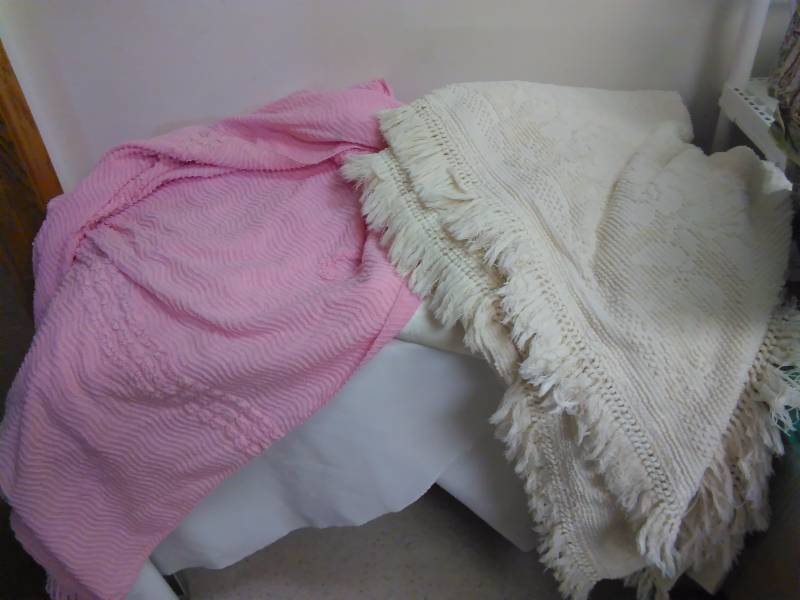 lot 8 image: Chenille Bedspreads (3)