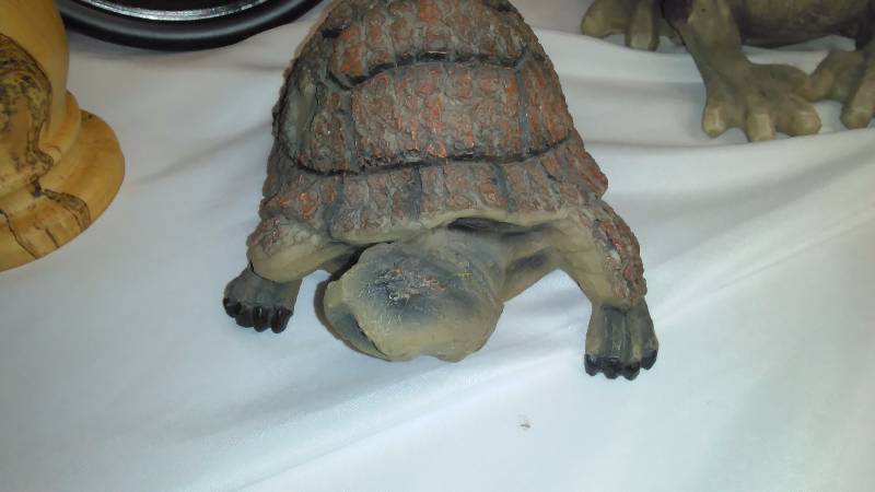 lot 21 image: Hand Carved Wood Candle Holder with Frog  Turtle Dcor