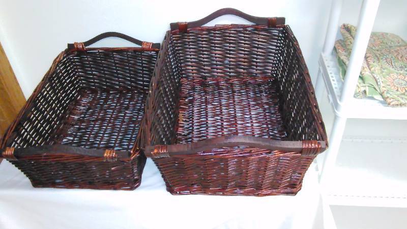 lot 22 image: Large Wicker Baskets with wood Handles