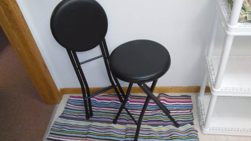 lot 27 image: Dorm space saver PortableCollapsible Stools with Area Rug
