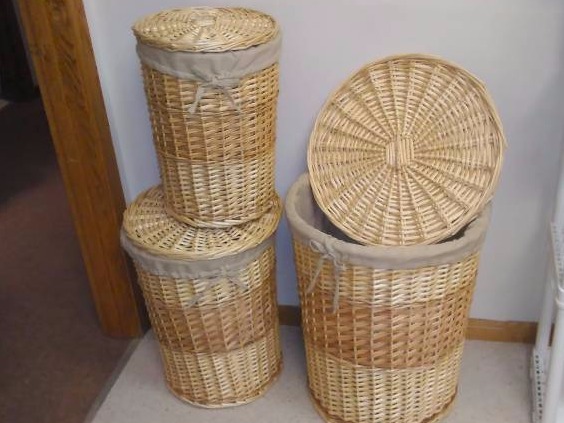 lot 28 image: Nesting Wicker Hampers (3), Baskets