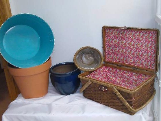 lot 29 image: Collection of Pots &  Picnic Basket