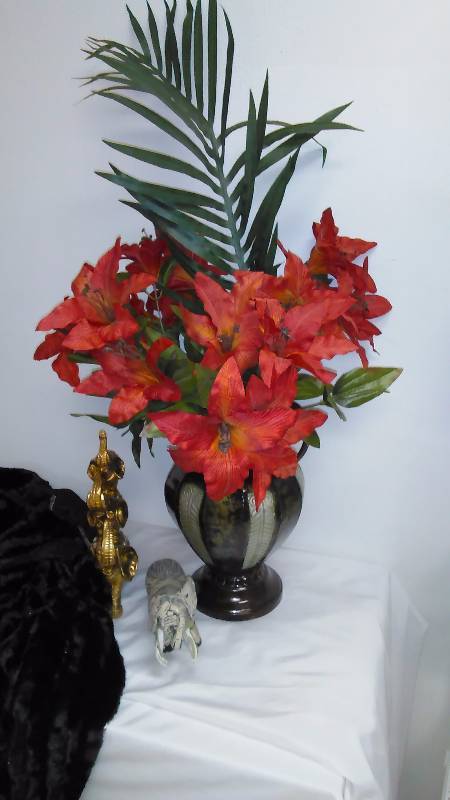 lot 36 image: Safari themed floral arrangement, elephants and faux fur throw