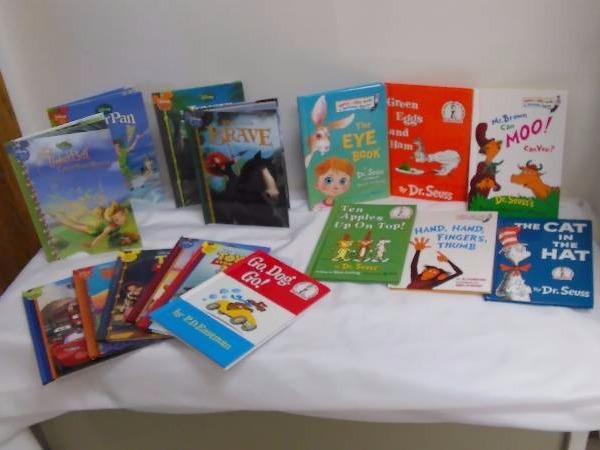 lot 41 image: Collection of childrens books Dr. Seuss (5) and Disney (10)