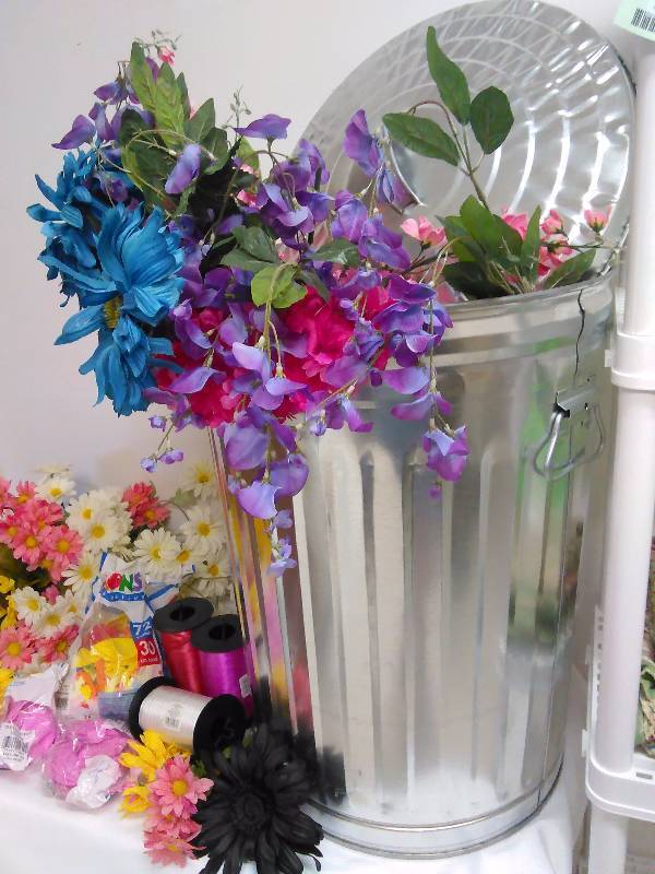 lot 44 image: Party in a can Unused Galvanized garbage can