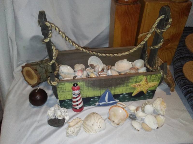 lot 98 image: Nautical Dcor and more