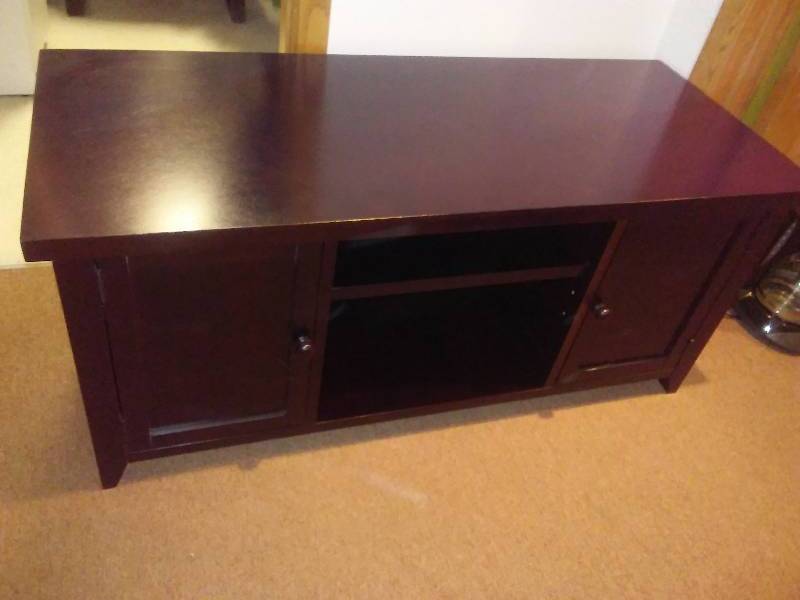 lot 118 image: Entertainment Center, Cherry Wood Finish, 2 doors, 48 in. L x 20 in. D x 21 in. H