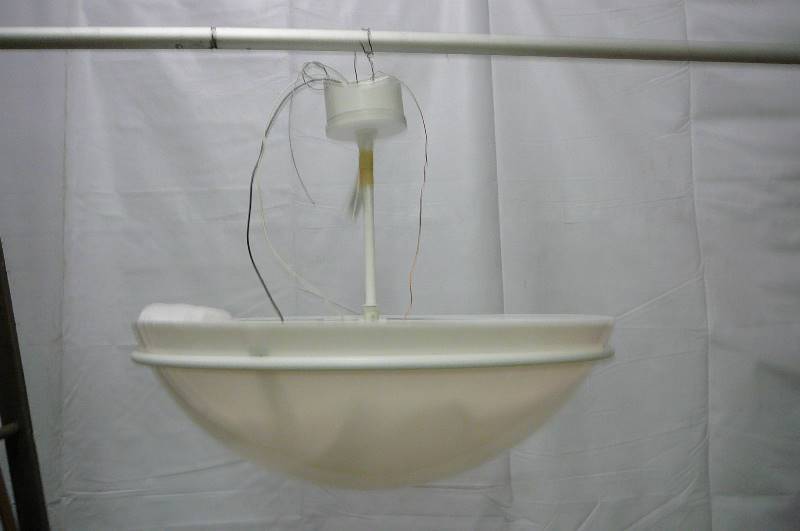 Fluorescent Light Fixture�