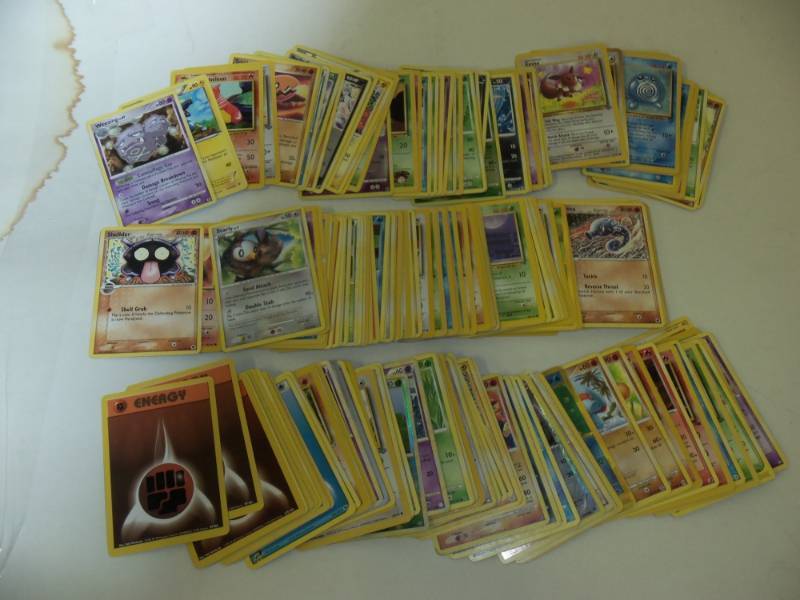 lot 24 image: 200  Pokemon Cards