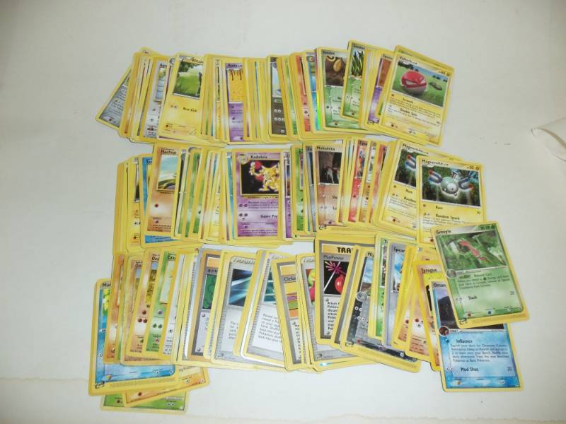 lot 25 image: 200  Pokemon Cards