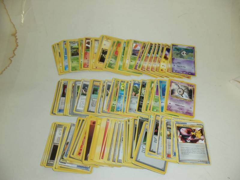 lot 26 image: 200  Pokemon Cards
