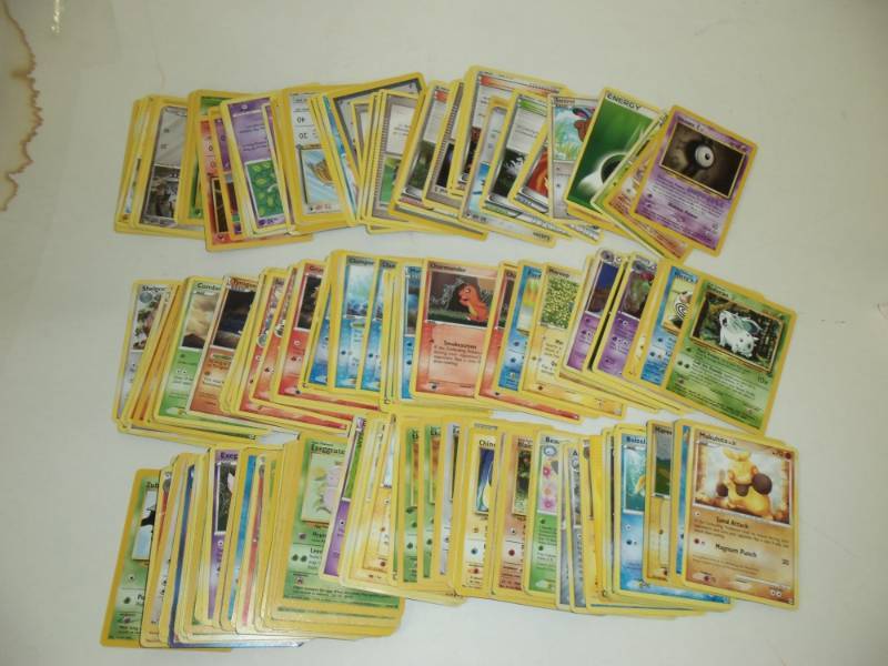 lot 28 image: 200  Pokemon Cards