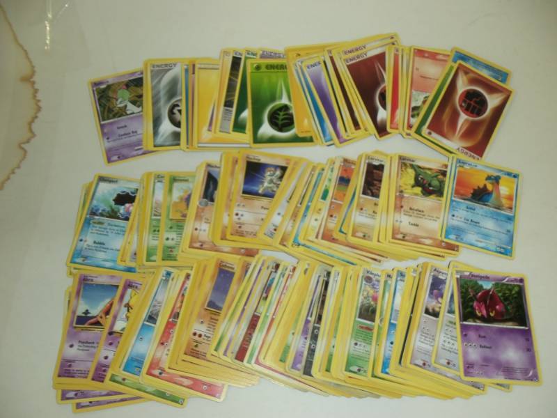lot 29 image: 200  Pokemon Cards