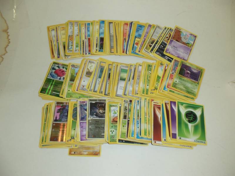 lot 32 image: 200  Pokemon Cards
