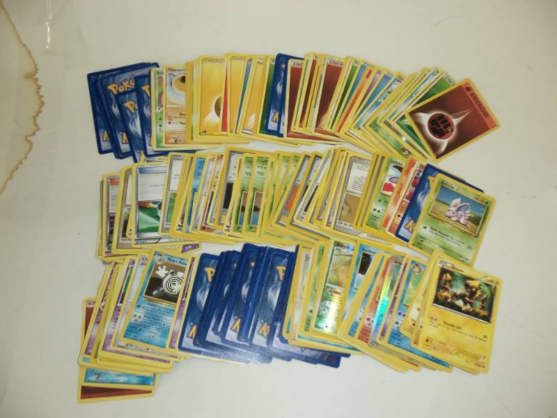 lot 35 image: 200  Pokemon Cards