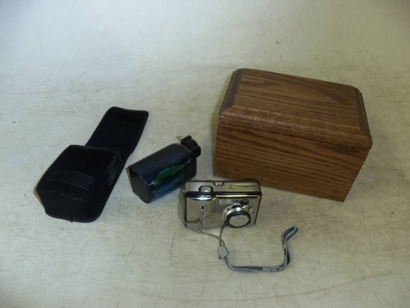 lot 44 image: Digital Camera with Recharging  Batteries and wood case