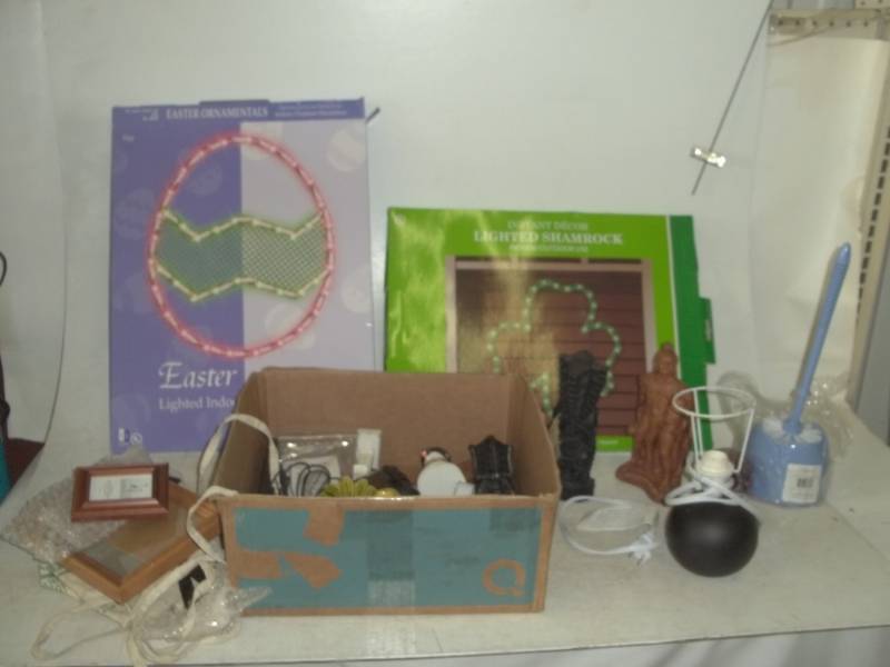 lot 61 image: Household Dcor