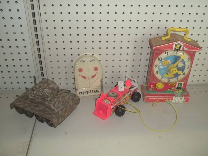 lot 62 image: Vintage Toys