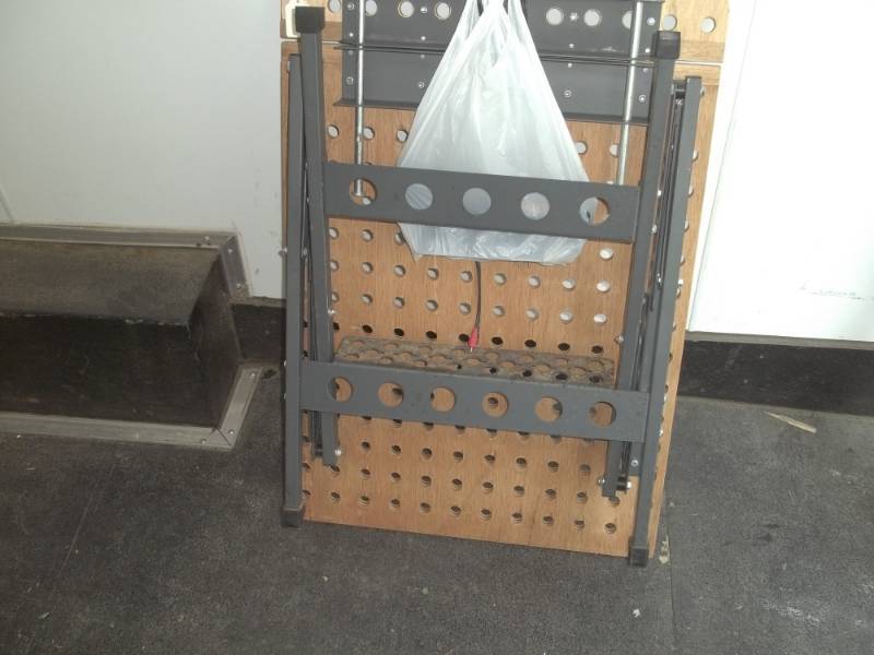 lot 81 image: Folding Work Table