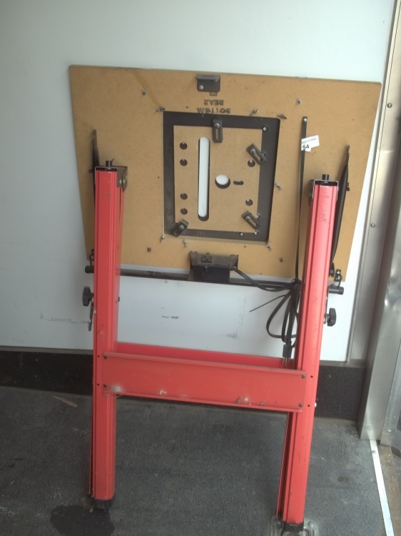 lot 82 image: Folding Router Table