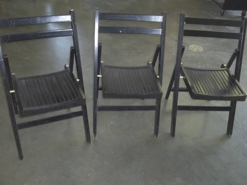 lot 84 image: 3 Wood Folding Chairs