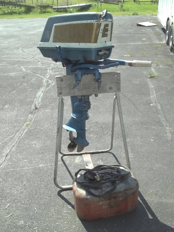 10 HP Evinrude Outboard Motor With Tank | Advanced Sales Consignment ...