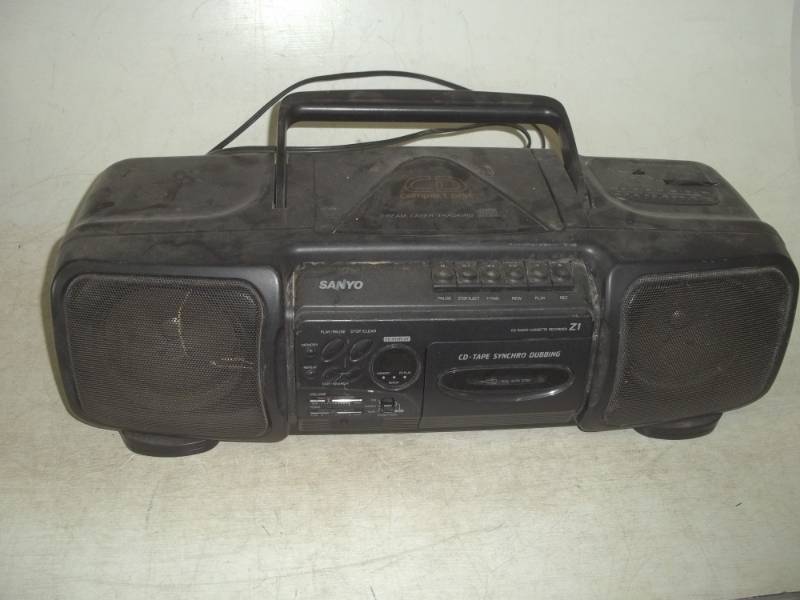 lot 114 image: Sanyo Boom Box