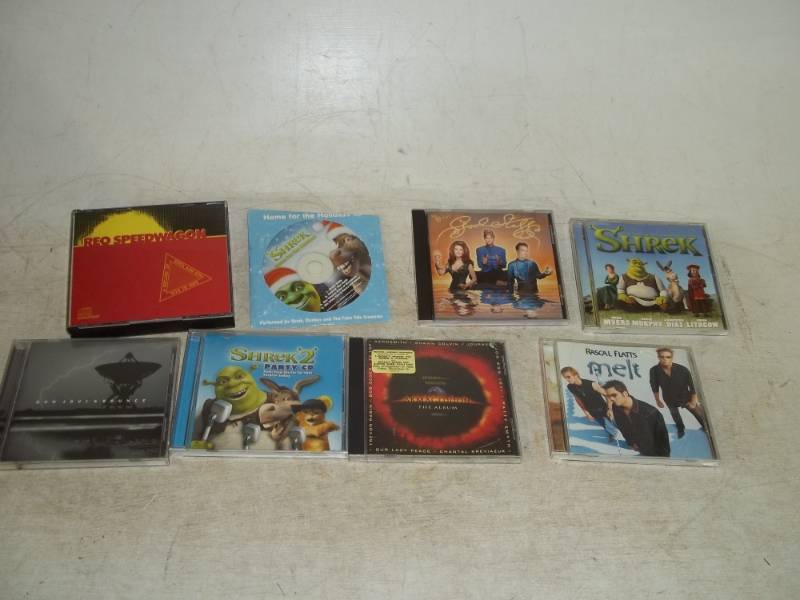 lot 121 image: 8 Music CDs