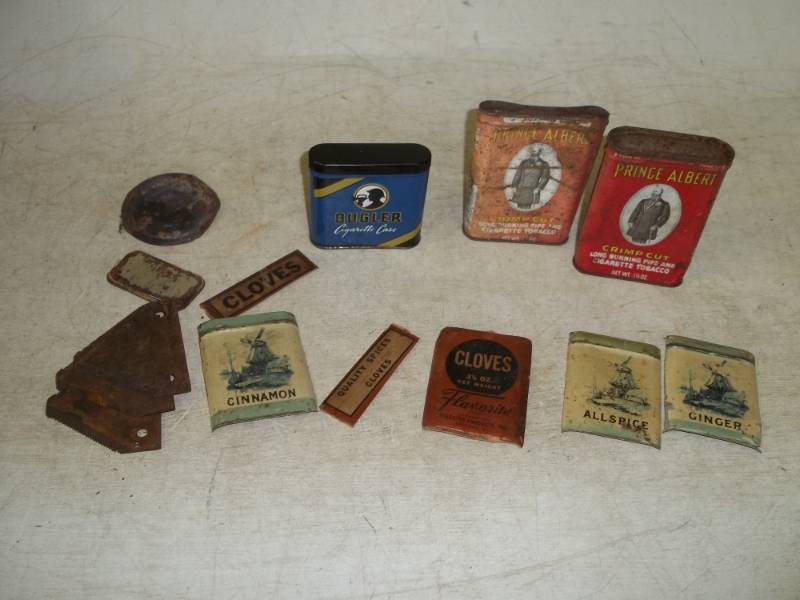 lot 122 image: Vintage Tins